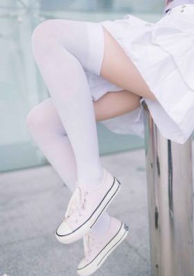 日韩女孩毛衣_日本电影视频网址大全