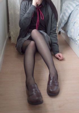 美女胸罩秘露出奶头_1080P高清视频播放